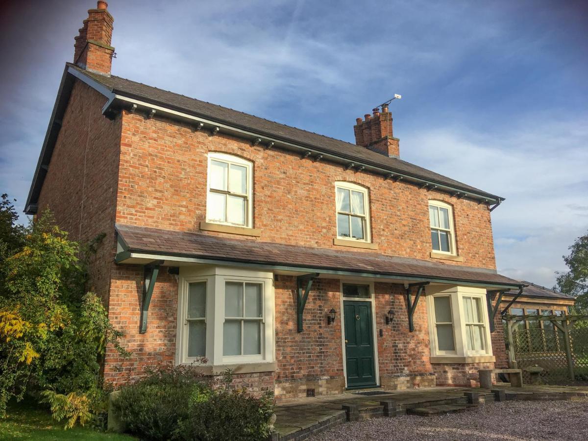 Hollies Farm B&B Wrexham Exterior foto